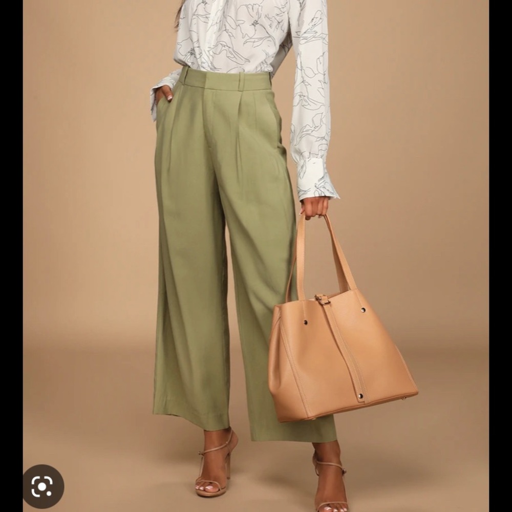 Lulus sage green light weight dress pants